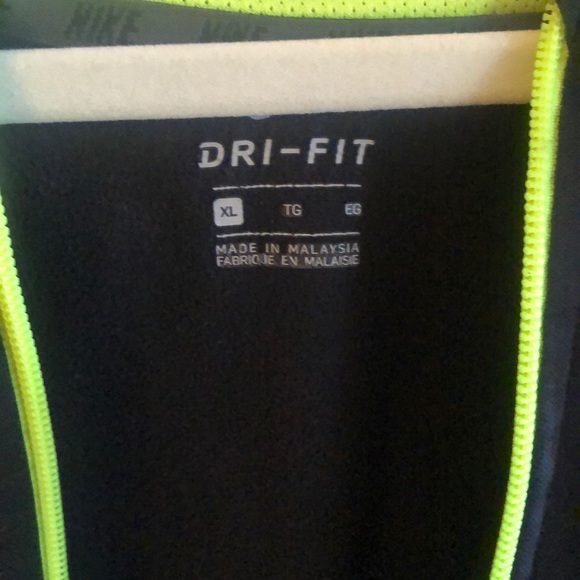 A Nike jacket - Picture 4 of 4